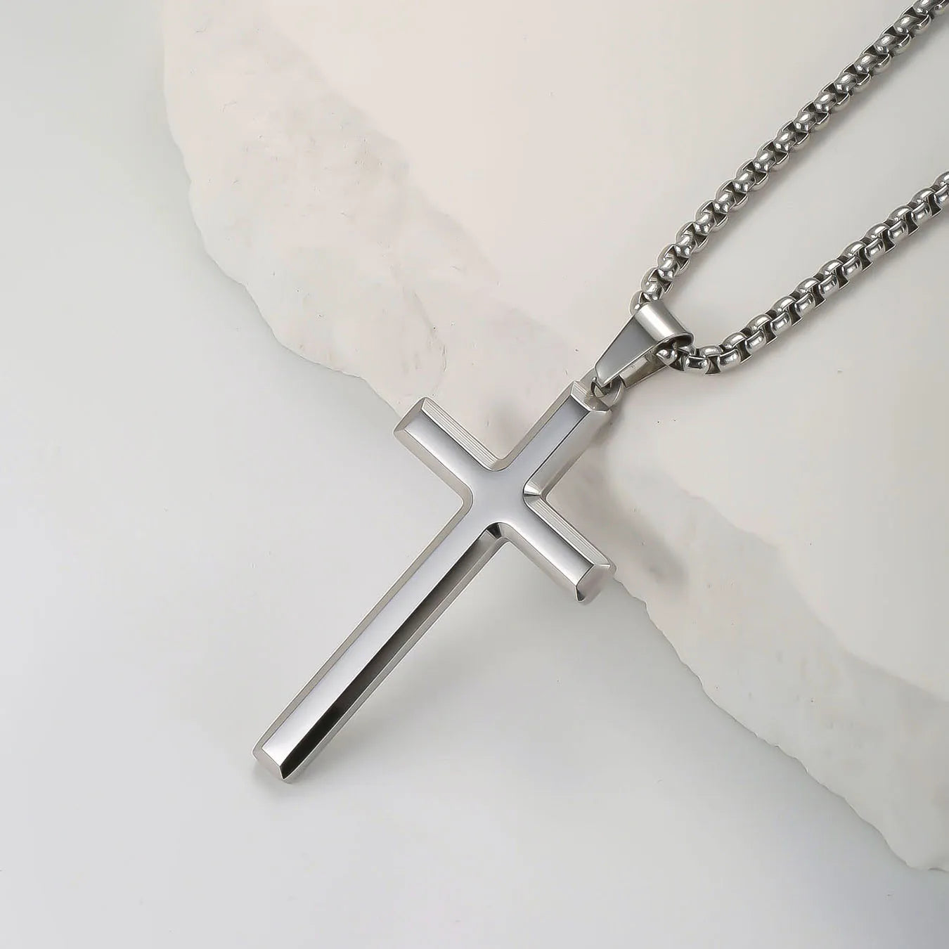 Collar de acero inoxidable minimalista espiritual para hombre con cruz de Jesús