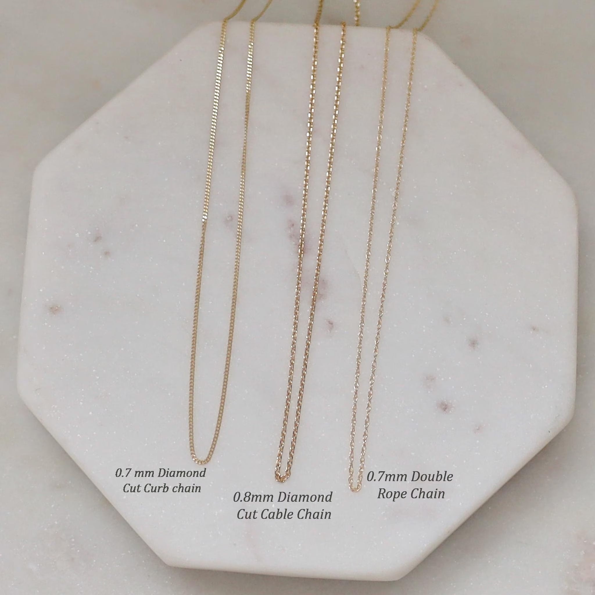 Collar con cruz de oro macizo de 14 quilates
