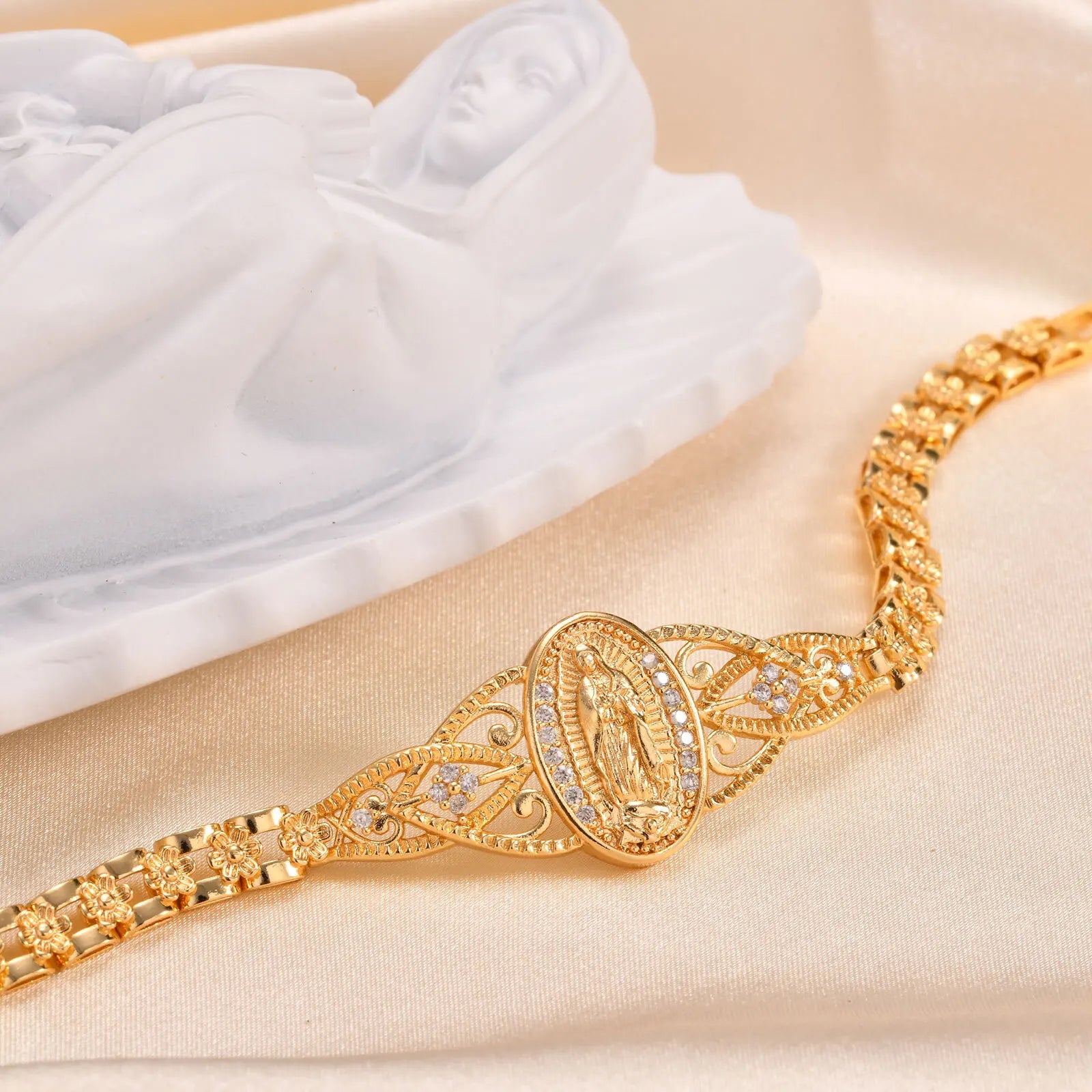 Pulsera de la Virgen de Guadalupe para mujer, brazalete católico con circonitas, ideal para bautismos, hipoalergénica y resistente al deslustre.