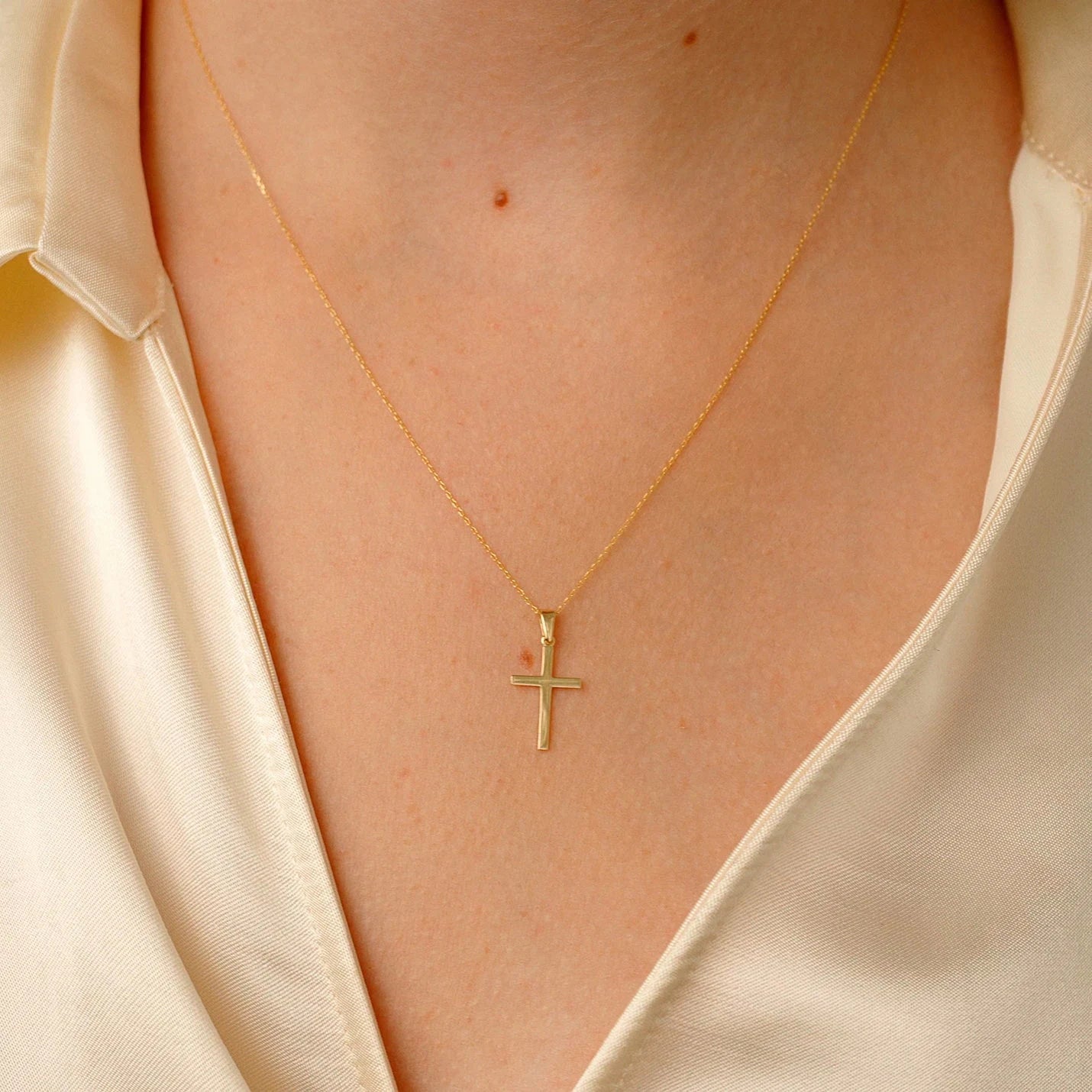 Collar con cruz de oro macizo de 14 quilates: Regalo de joyería religiosa