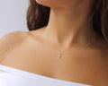 Collar con cruz de oro macizo de 14 quilates